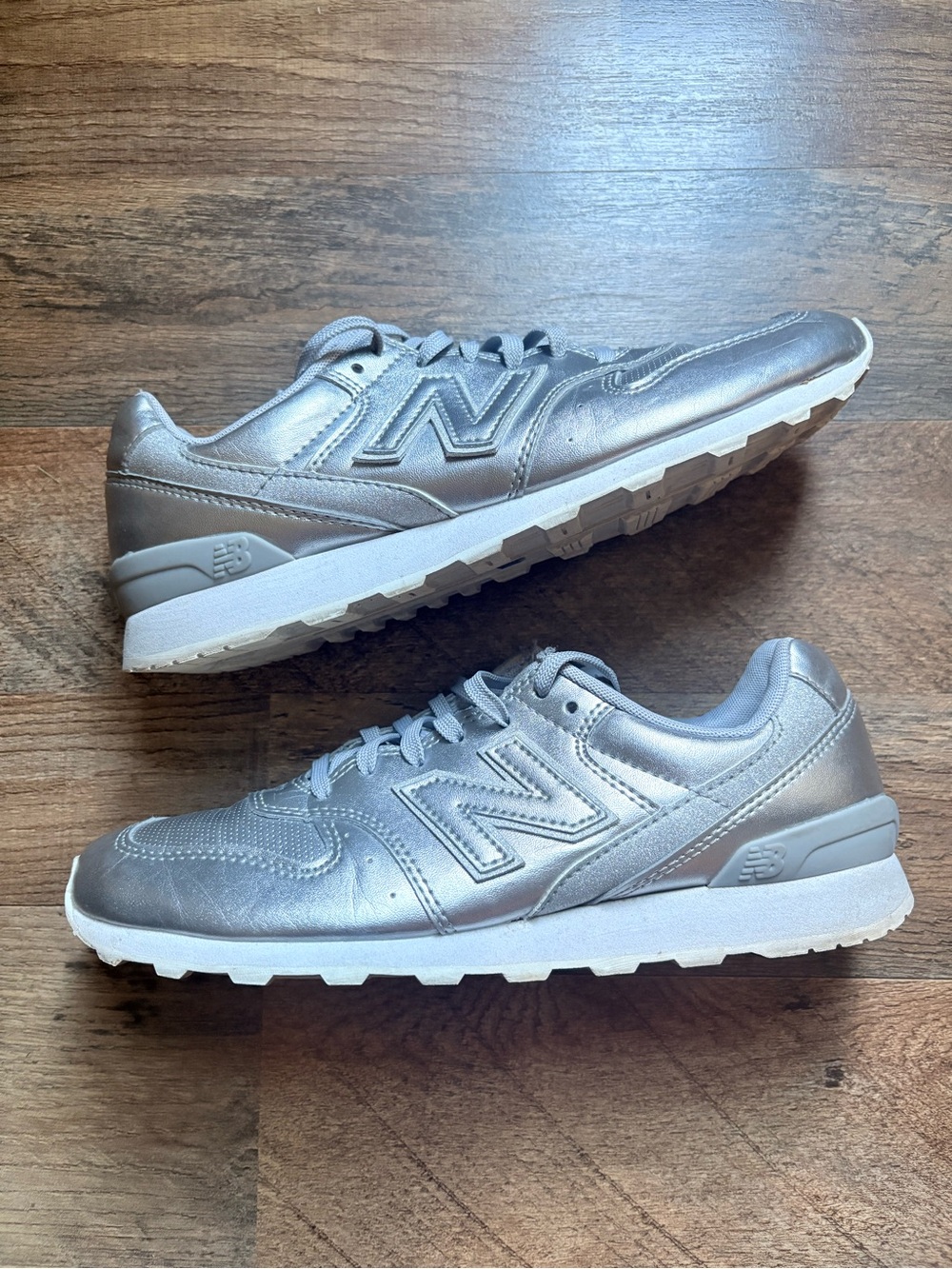 New Balance Metallic Silver Chrome Sneakers Women’s 7.5